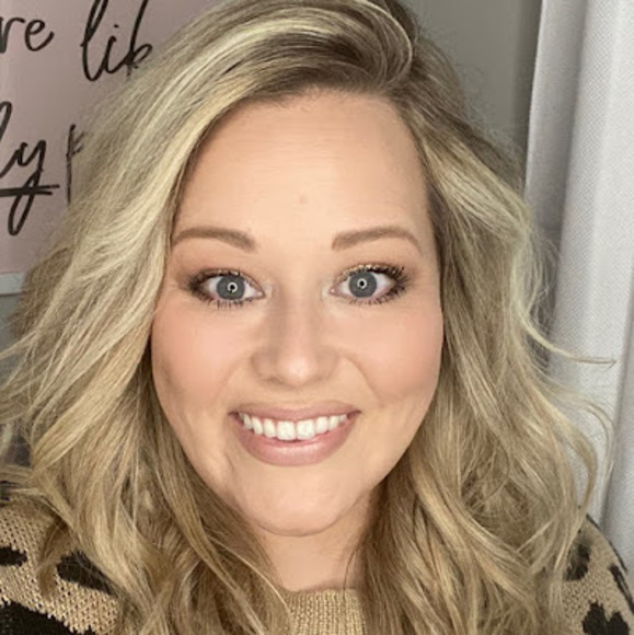 Meet your Posher, Christy - Picture 1 of 1